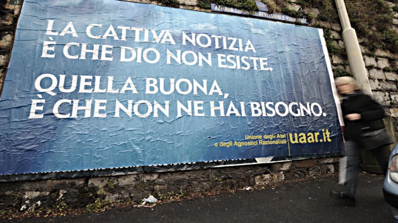 Intoccabili i manifesti degli atei ma guai a quelli che tutelano i bimbi