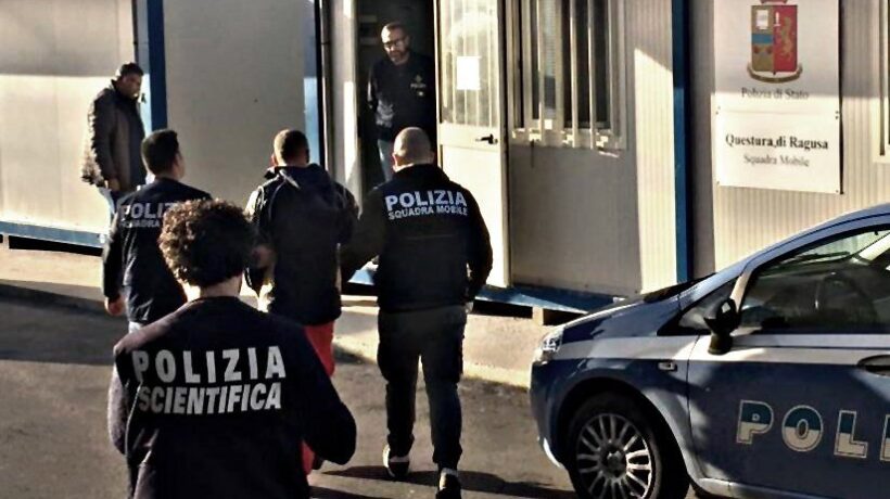 Contrordine intellò: se la Meloni li attacca alla fine gli scafisti non son poi così male