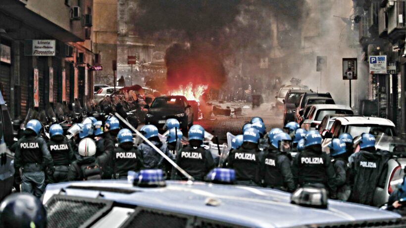 La trasferta vietata non ha funzionato. Ultrà del Francoforte devastano Napoli