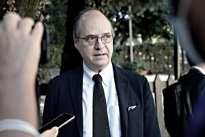 Il Paese soffriva, questi si scannavano