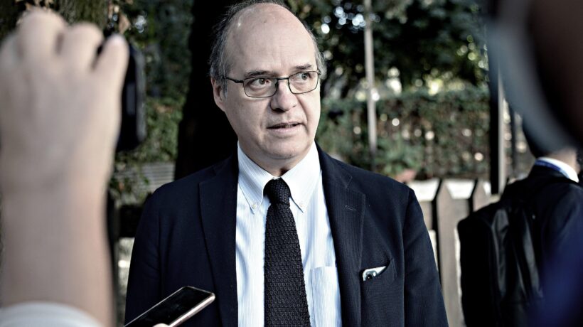 Il Paese soffriva, questi si scannavano
