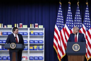 Tra Trump e DeSantis sale la tensione. Li unisce solo la voglia di Casa Bianca