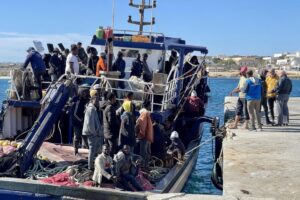 Ormai è un vero e proprio assalto. Tunisi blocca 79 barche già in mare