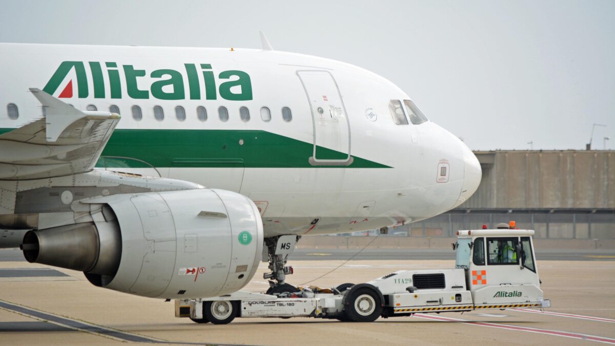 «Il prestito ad Alitalia era illegale». Ma con Berlino e Parigi l’Ue non fiatò