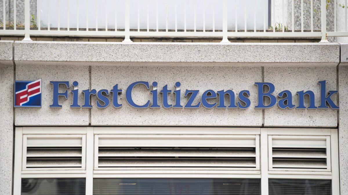 La Silicon Valley trova un compratore. Banche in fiducia corrono in Borsa