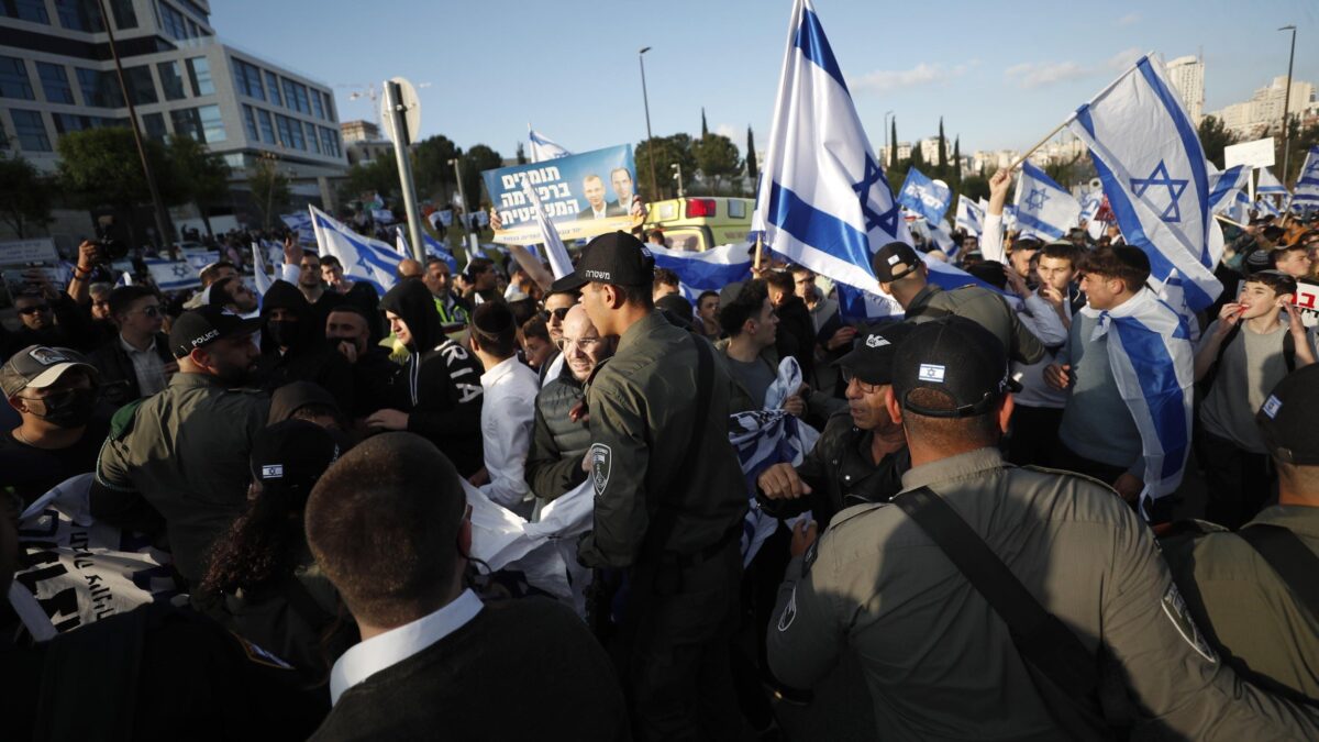 Netanyahu rallenta per le proteste: rinviata la riforma della giustizia