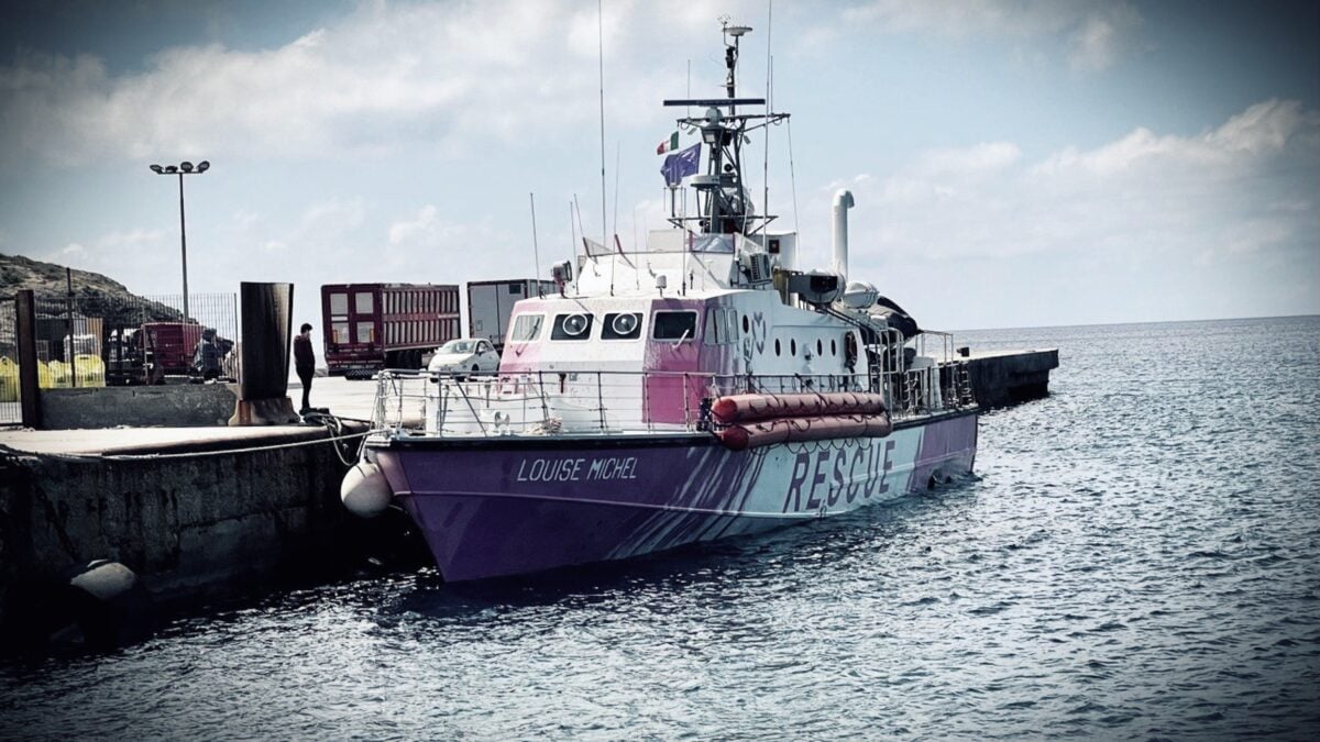 La nave di Banksy ferma 20 giorni. La Procura non esclude l’inchiesta