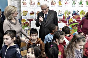 Ma se i bimbi cantano per Mattarella al «Corsera» fanno ooh