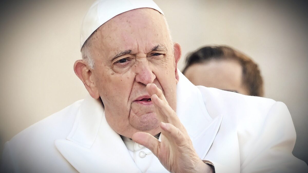 Papa Francesco sta meglio ma dovrà rinunciare a celebrare i riti di Pasqua