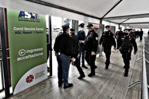 La denuncia di un sindacato di polizia: «Diecimila malati dopo il vaccino»