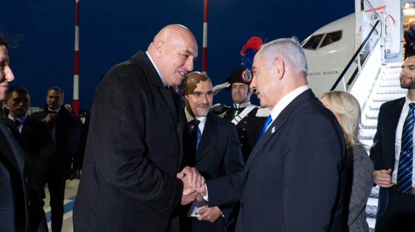 Netanyahu dribbla le manifestazioni e vola a Roma per vedere la Meloni