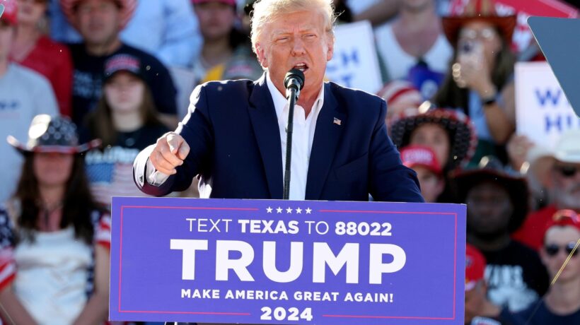 Trump incriminato per aver pagato una pornostar. «Darò battaglia»