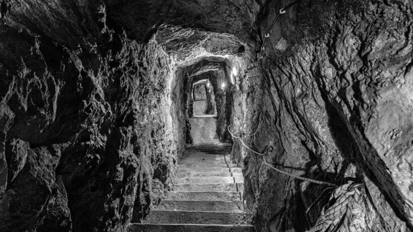 Tratto in caverna del bunker di Ugovizza (foto Lorenzo Zoppolato)