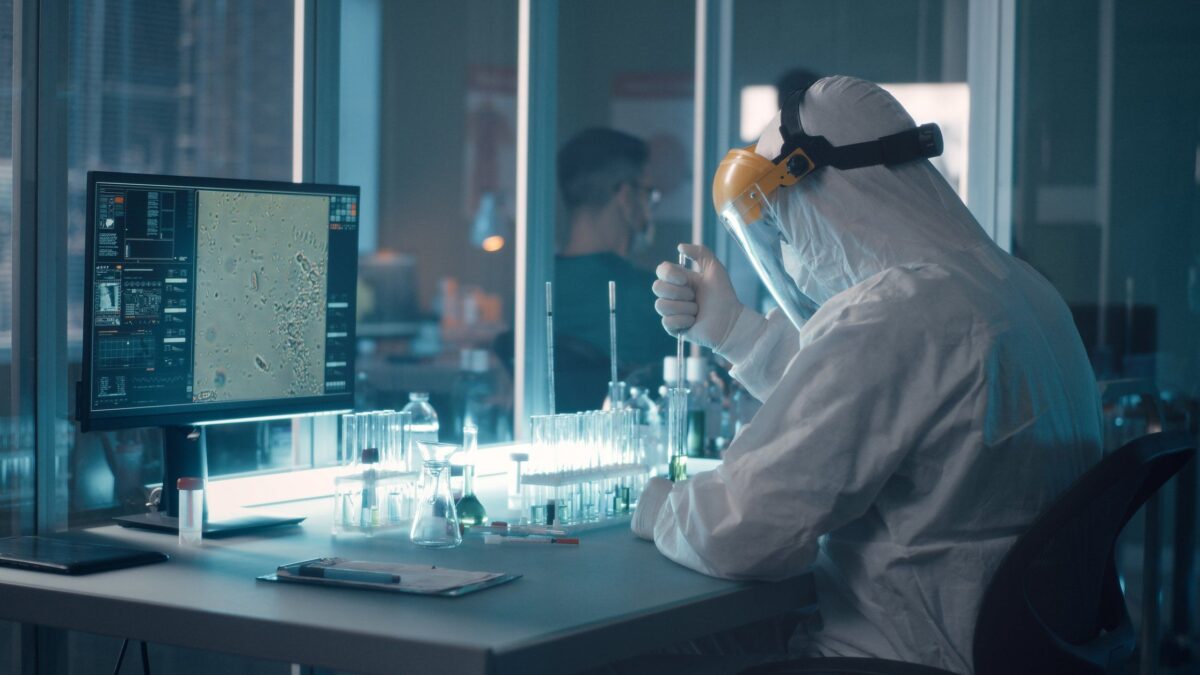 Per essere pronti ai virus del futuro studiamo i pasticci di Stato ed esperti