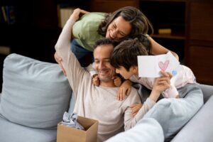 Iniziano con la festa per arrivare a poter sopprimere la figura del papà