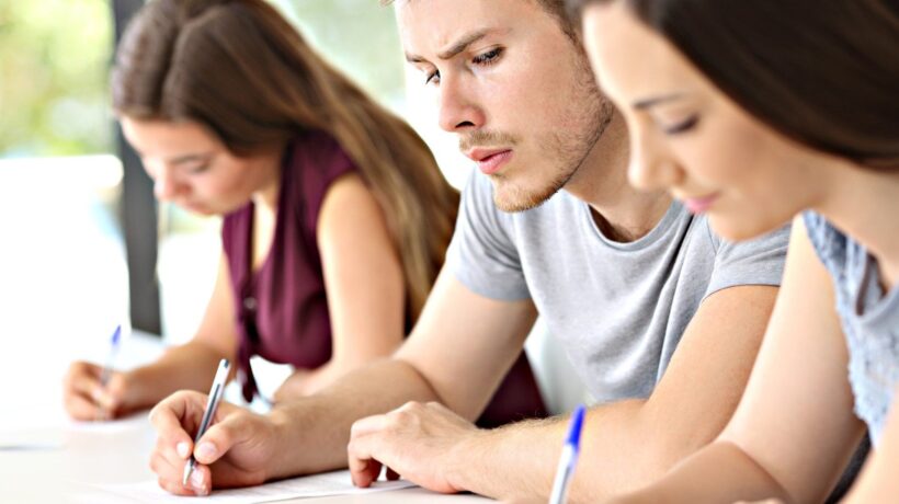«Il 45% degli studenti copia ai test»