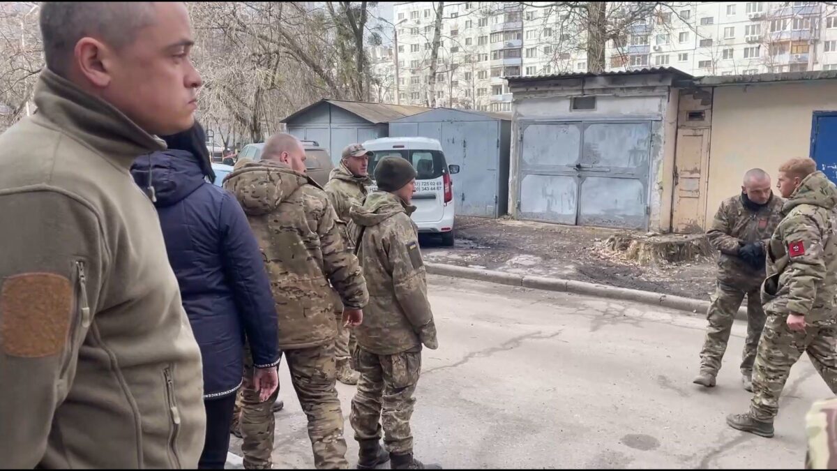 Reportage Ucraina, il dolore straziante dei funerali