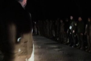 Reportage Ucraina, il saluto del comandante al proprio battaglione