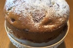 Cuciniamo insieme: torta morbidosa di fragole e crema