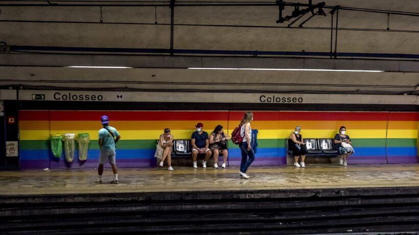 «Mai più avvisi anti rom sulla metro». Per rieducare l’Atac c’è la Onlus Lgbt