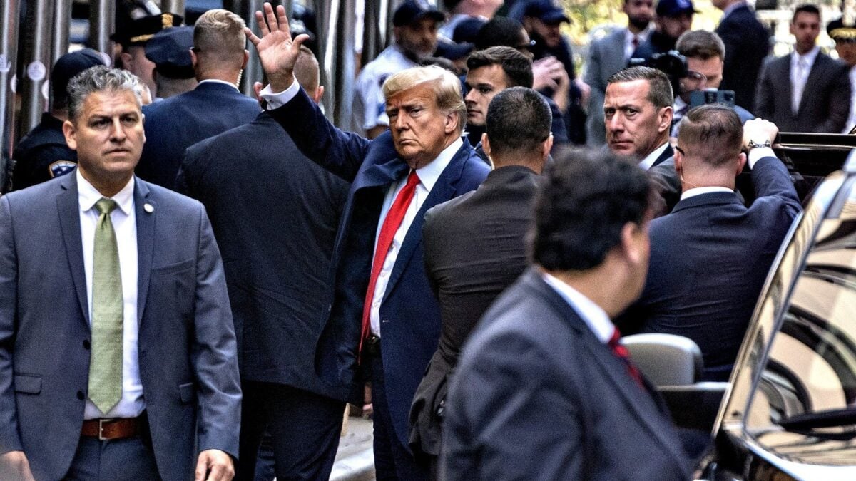 Trump si consegna: «Sconfitta la giustizia»