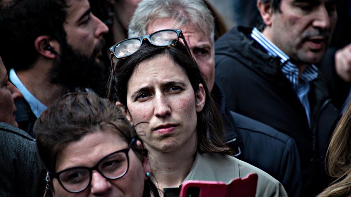 Lollobrigida lancia l’allarme denatalità. La Schlein spara: «È un suprematista»
