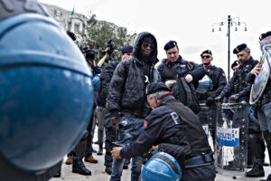 Gli immigrati delinquono di più: è noto da 30 anni