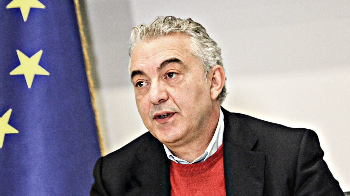Arcuri verso il processo. I pm: «Mascherine pericolose, provvigioni abnormi»