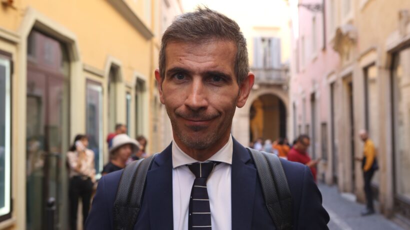 «Basta trucchi per restare in Italia»