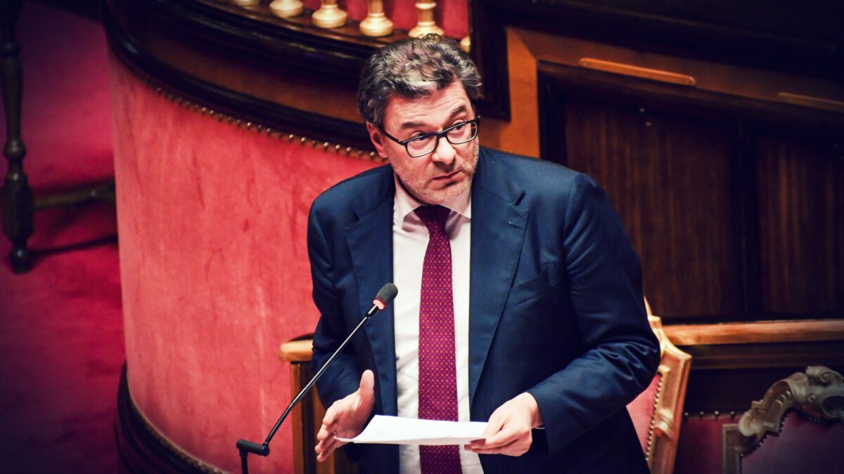L’Ue pretende almeno 7 miliardi di tagli. Il Pnrr nel calderone