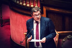 L’Ue pretende almeno 7 miliardi di tagli. Il Pnrr nel calderone