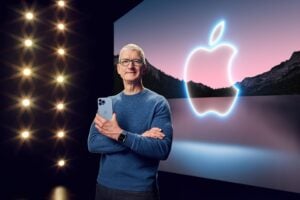 Con la scusa del «compra e paga poi» Apple vuole sapere tutto dei clienti