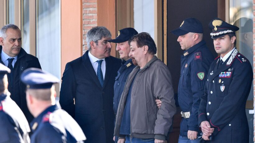 La Rai sbugiarda gli amici di Battisti