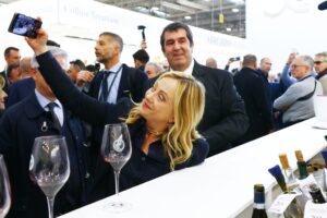 Giorgia porta il sovranismo in classe. «Faremo il liceo del Made in Italy»