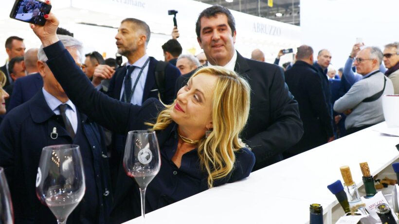 Giorgia porta il sovranismo in classe. «Faremo il liceo del Made in Italy»