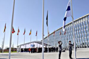 Tappeto rosso Nato alla Finlandia. Mosca già minaccia: «Pronte ritorsioni»