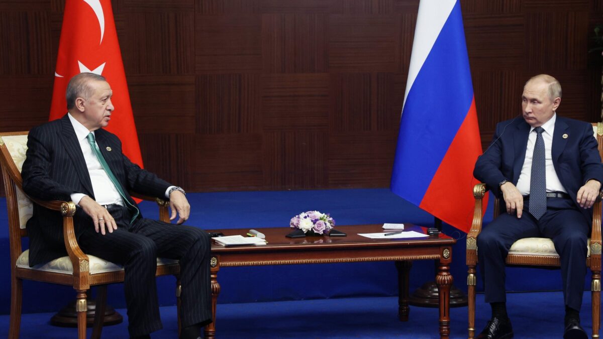 Le ragioni politiche (e nucleari) del viaggio di Putin in Turchia
