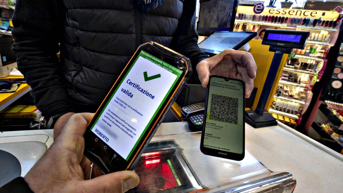 Il green pass finisce, la schedatura rimane