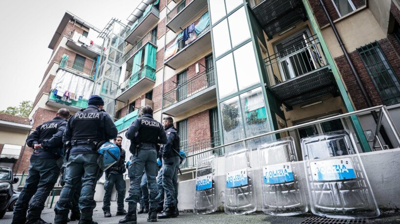 La sinistra si arrende alla realtà: via i rom