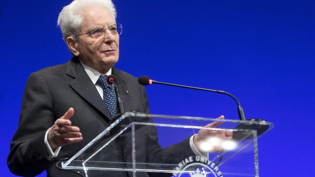 Mattarella detta la politica estera ma rischia di fare il gioco di Parigi
