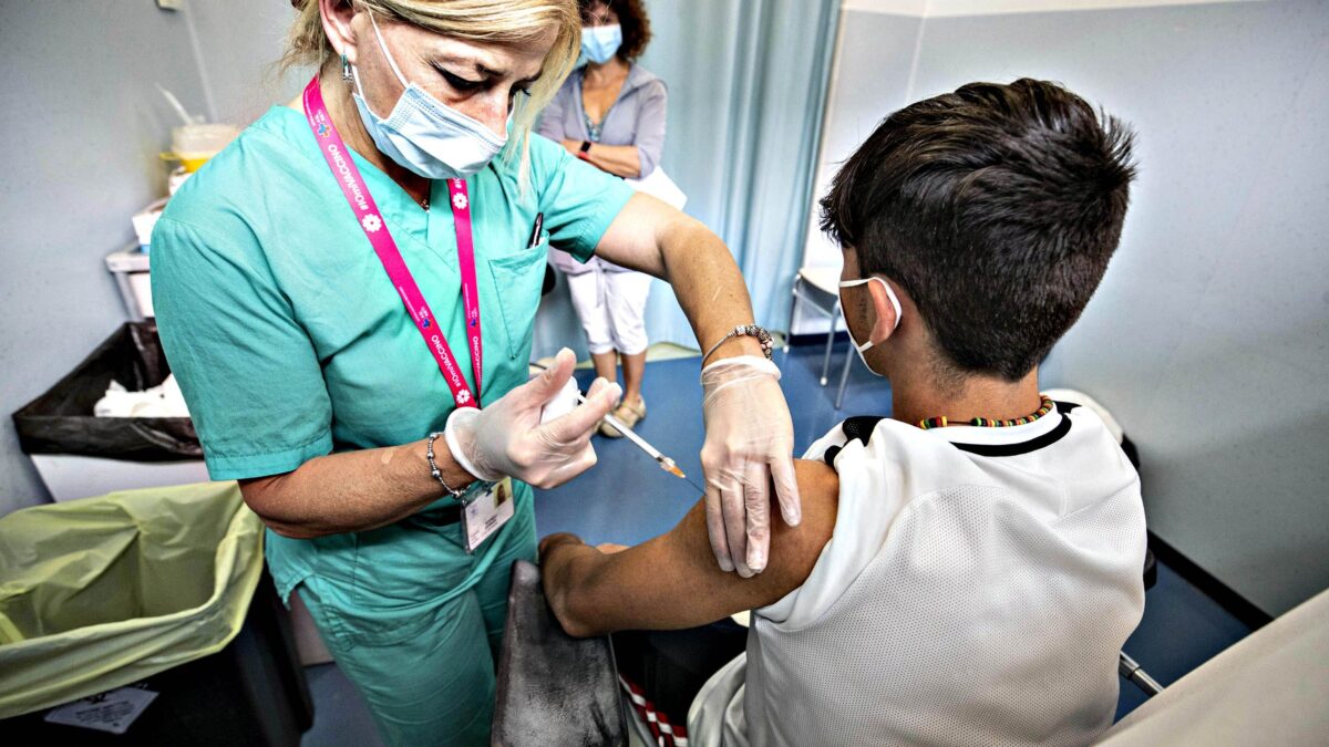 A furia di obblighi crolla la fiducia nei vaccini