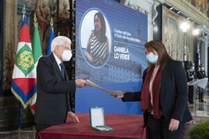 Arrestata la preside premiata dal Colle: rubava tablet e cibo agli alunni