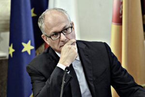 Assessore indagato, ma Gualtieri la conferma