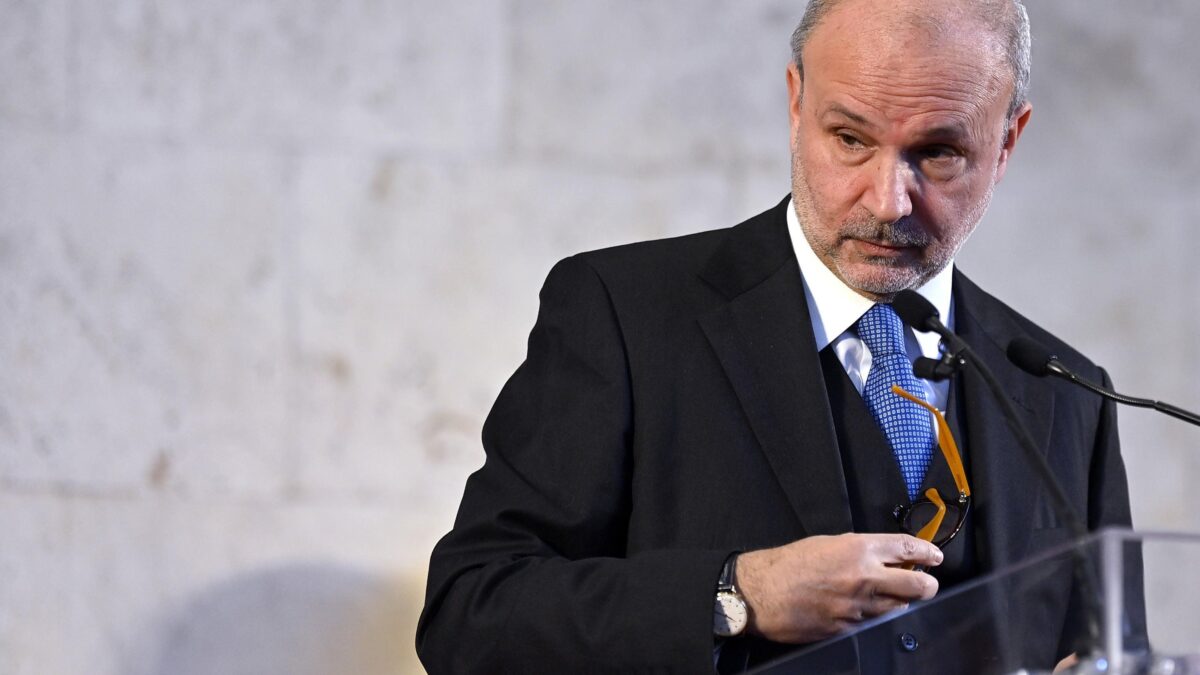Schillaci vuol liberare le corsie dai bavagli. Ma è sparito il fondo per i danni da vaccini