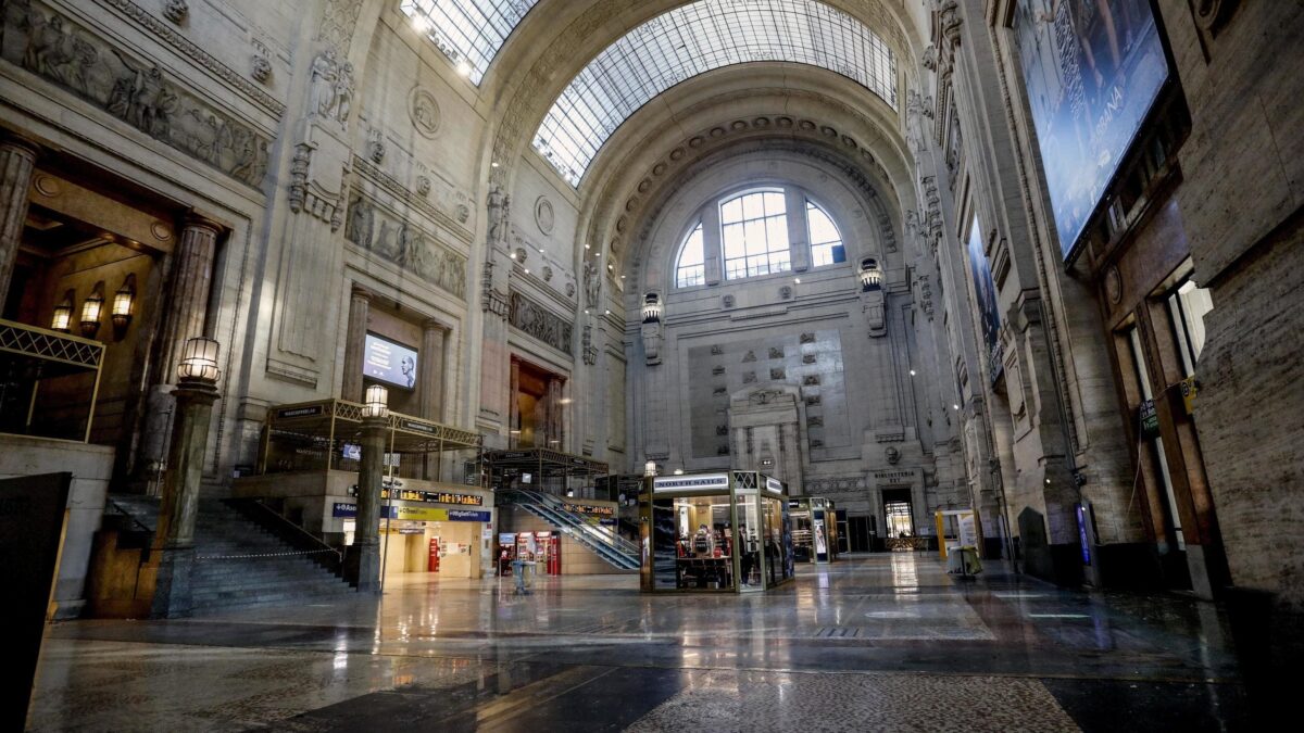 Violenze in stazione? «C’entra Piantedosi»