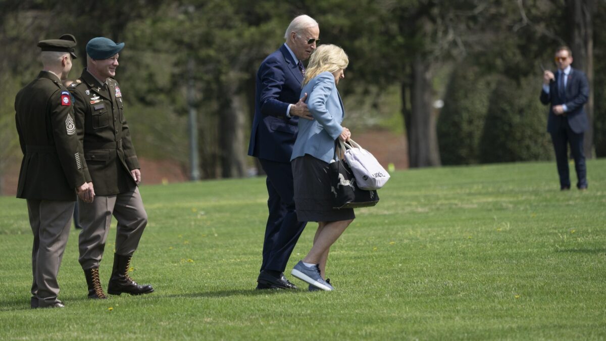 Giudice sospende la pillola abortiva e Biden si scaglia contro la sentenza