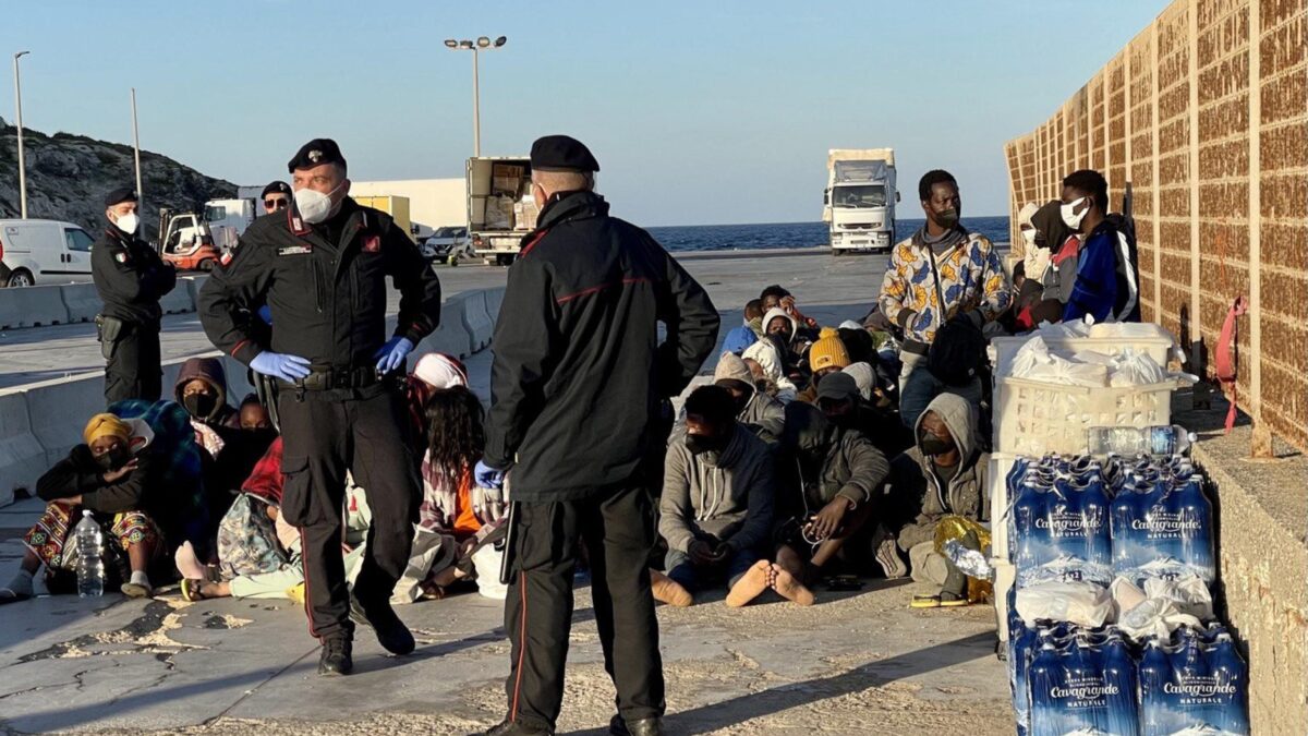 Dagli sbarchi ai mancati rimpatri, sui migranti il governo è in affanno
