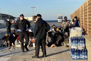 Dagli sbarchi ai mancati rimpatri, sui migranti il governo è in affanno