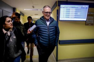 Berlusconi fa progressi, è uscito dalla terapia intensiva
