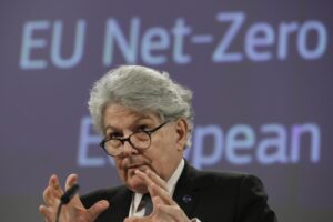 Metà dei fondi per le armi a Kiev all’industria della difesa europea